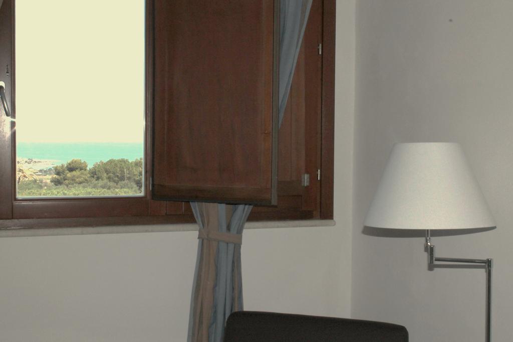 Casale Belvedere Vista Mare Вальдериче Номер фото